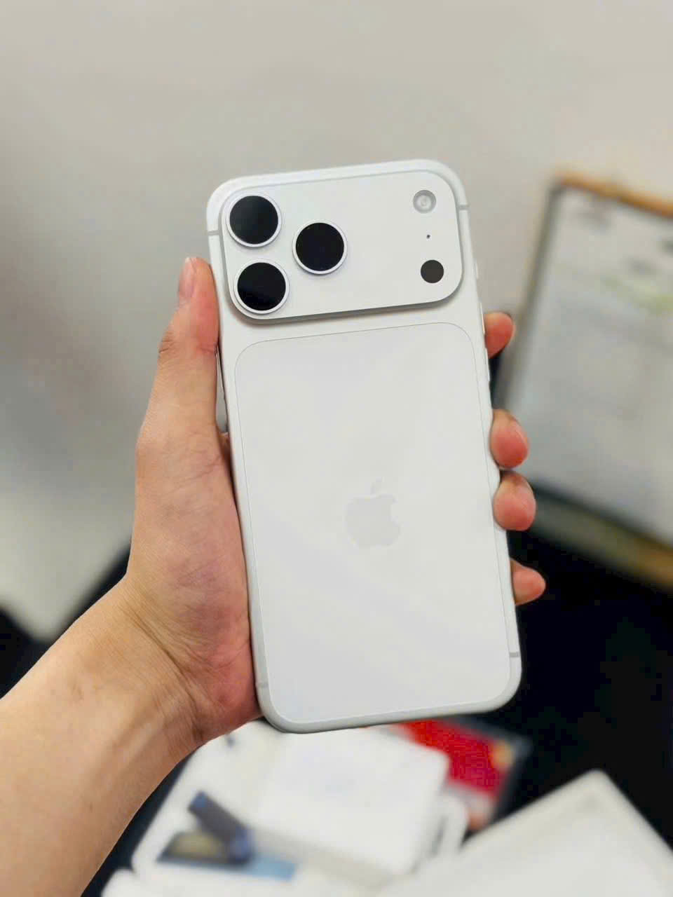 Tại Sao Việc Theo Dõi Giá iPhone 17 Mỗi Ngày Lại Quan Trọng?